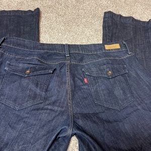 Women’s Levi’s 542 mid rise flare jeans with stretch size 18 regular